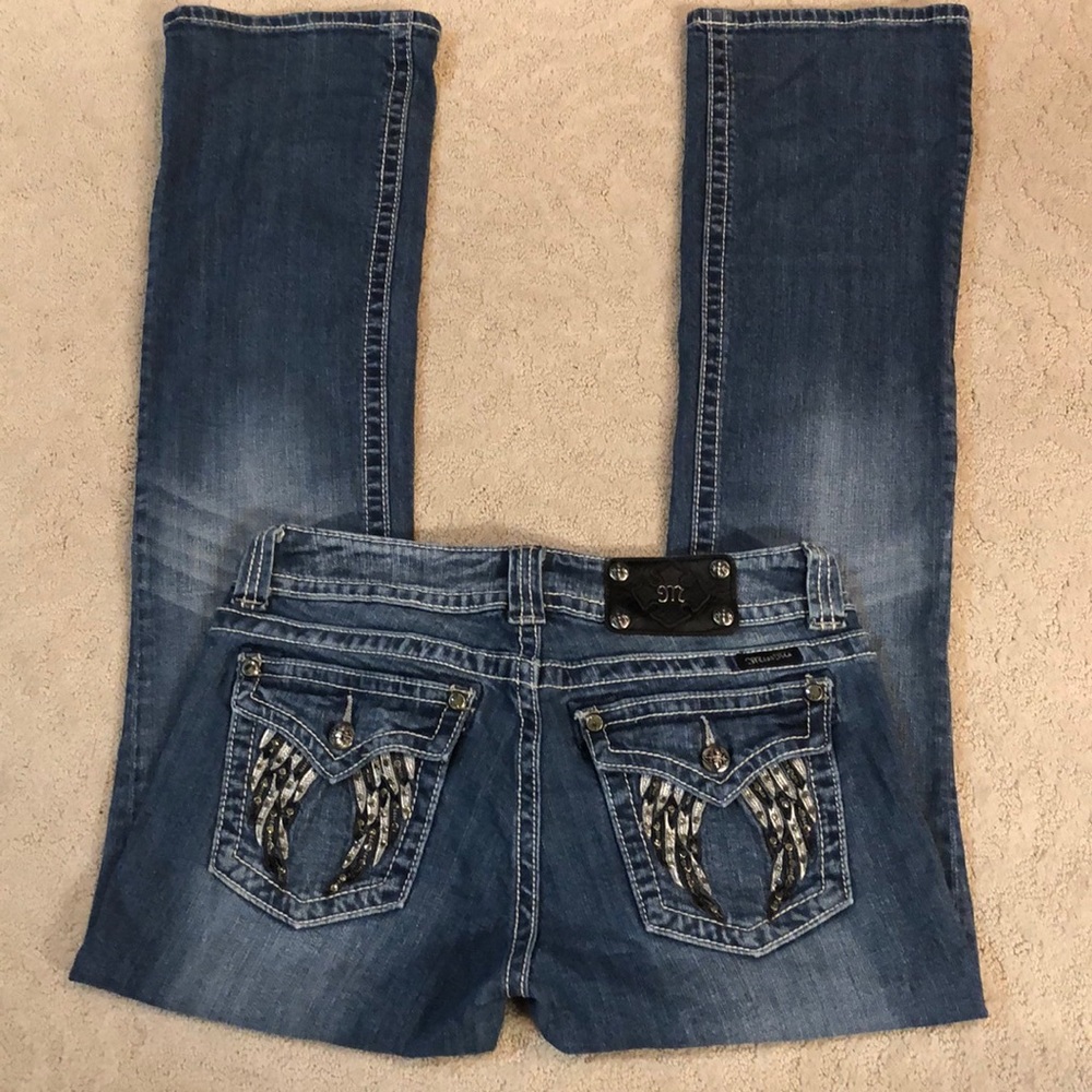 Miss Me Sz 30 boot cut angel wing embellished back pockets.🔥Nice pair of jeans!